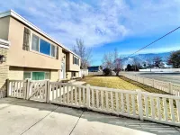Family Friendly! Hot Tub, 5 Luxury King Beds, Fire Pit, Skiing & Hiking Close