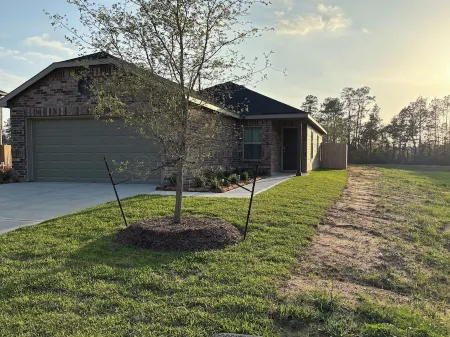 Charming Brand New 3BD house with stunning wooded views,Fiber optics,fenced yard