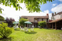 Hosteria Las Grullas - Parking