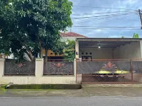 Guest House Griya Mundu فنادق في Laweyan