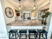 New! Hilltop House in the Canyon