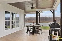 Beautiful Relaxing House w a private lake joining the Mammoth Cave National Park