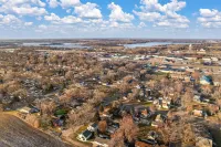 Charming 2-bedroom cottage in delightful Willmar with WiFi, AC