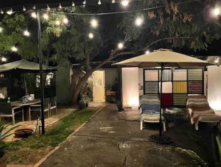 Bright Comfortable Home in Van Nuys Отели рядом с достопримечательностью «Valley Presbyterian Church»