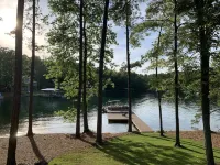 Serene Lake Martin luxury retreat (located in Eclectic)