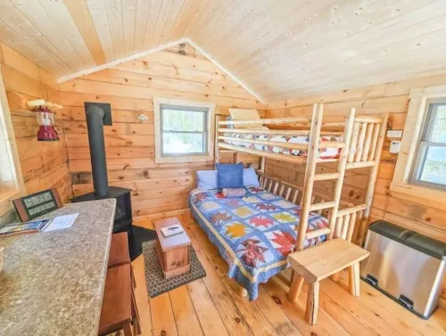 Tiny Tuloon Off-Grid Amish crafted log cabin near the BWCA & SHT - Sled Dogs!