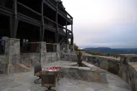 8 Bedrooms, Sleeps 18, 12 bath, Movie theater, Spa, Hot tub, ELEVATOR