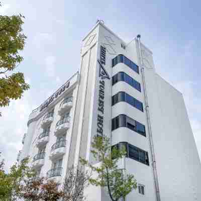 ホワイト ツーリスト ホテル Hotel Exterior