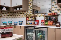 دينيزين هوتل فنادق في ماككيني