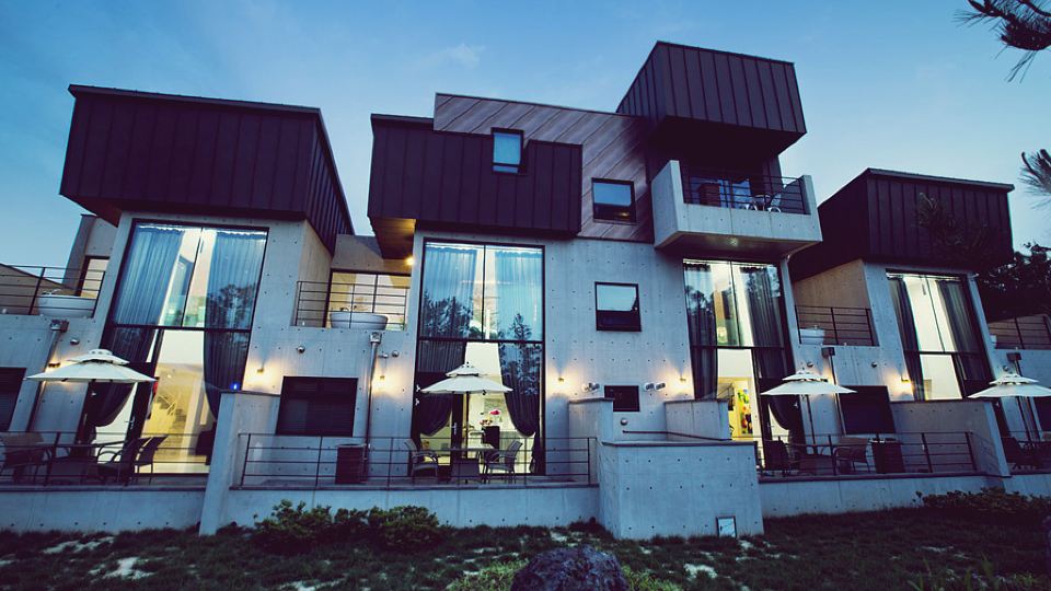 Jeju the Gallery Modern Pension