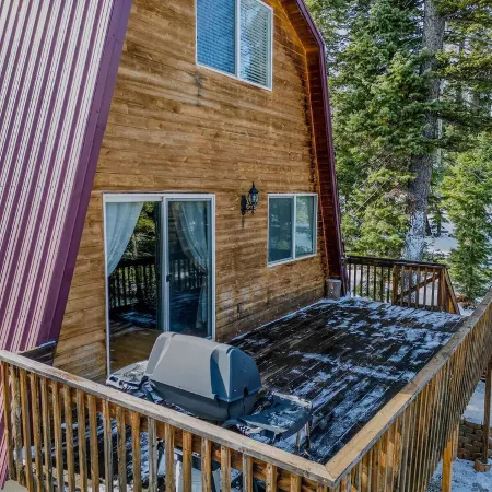Relaxing retreat in Duck Creek, lots of exciting adventures inside and out