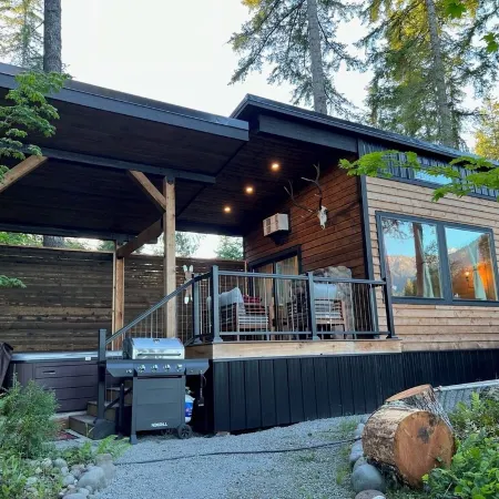 River Vista Cabin with Mountain Views