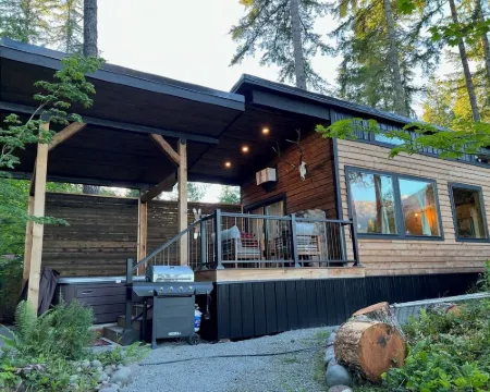 River Vista Cabin with Mountain Views 阿什福德酒店