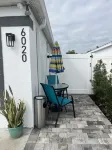 Tropical Sea, Private Studio/Near IMG and Beaches!