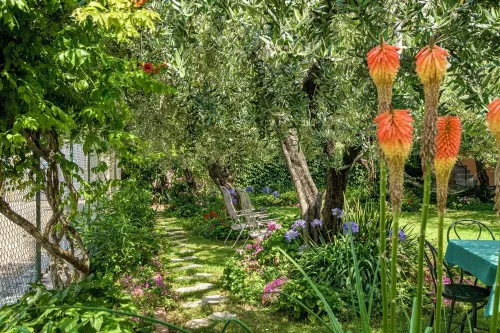 Dependance by the Lake Ground Floor Hotels in Marone