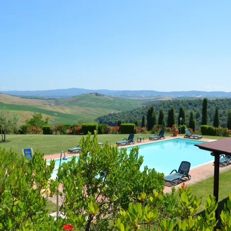Large Apartment with Shared Swimming Pool in Crete Senesi