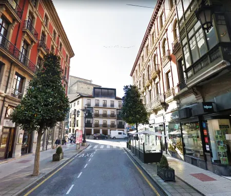 Zalle Oviedo Suites Отели рядом со станцией Oviedo Railway Station