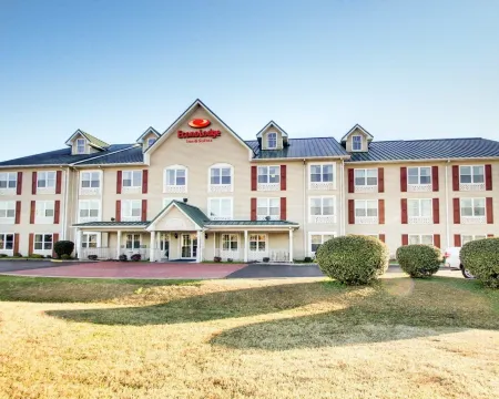 Econo Lodge Inn & Suites