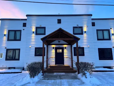 Dollhouse Downtown Отели рядом с достопримечательностью «Заказник Френдс оф Кримерс Филд эт Кримерс Филд Мигратори Уотерфоул»