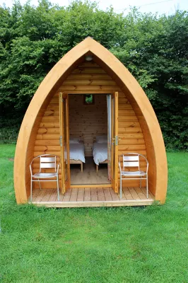 Broadstone Park Camping & Fishery Hotels in 