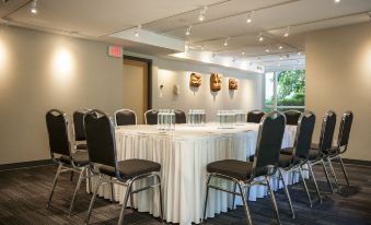 Carmana Hotel & Suites