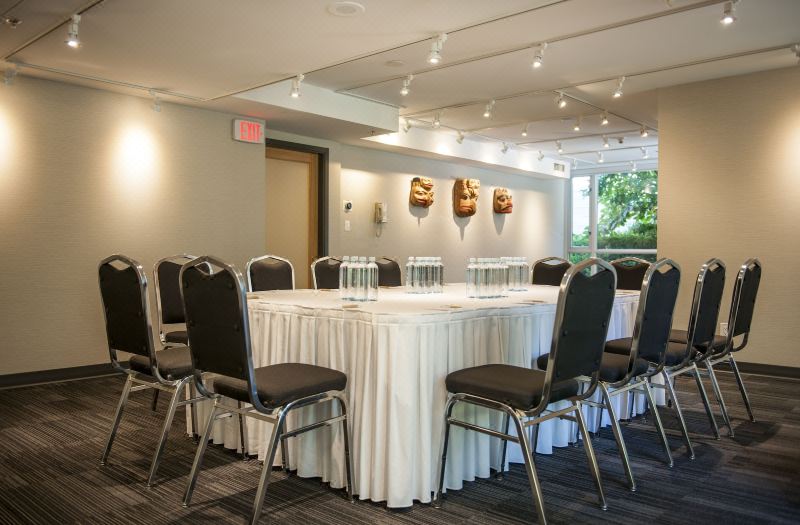 Carmana Hotel & Suites photo 3