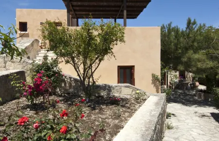 Scalarea Estate Residences Отели в г. Choudetsi