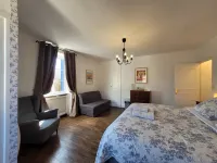 Les Portails Bleus Hotels in Cluny