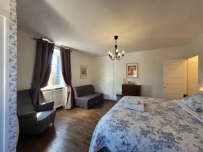Les Portails Bleus Hotels in Lugny