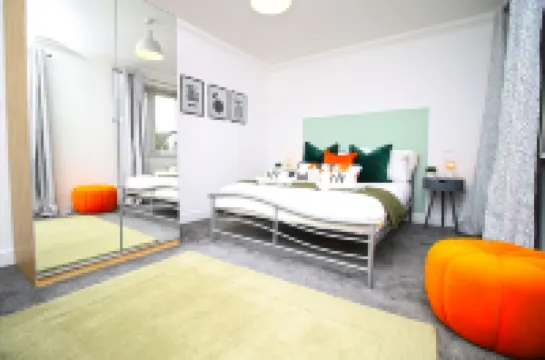 Isla House - Newport City Centre - Sleeps 7 Hotels in 