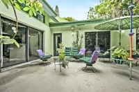 Unique Art Nature Hideaway Walkable to Wilton Drive