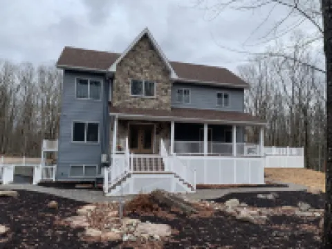 Four Seasons for Fun Hotels in Paupack Township