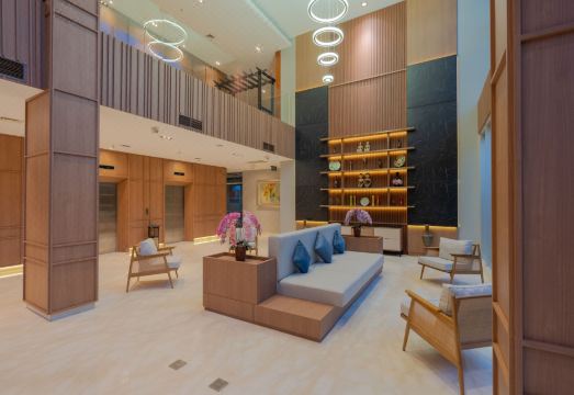 2. 더 캐피탈 호텔..