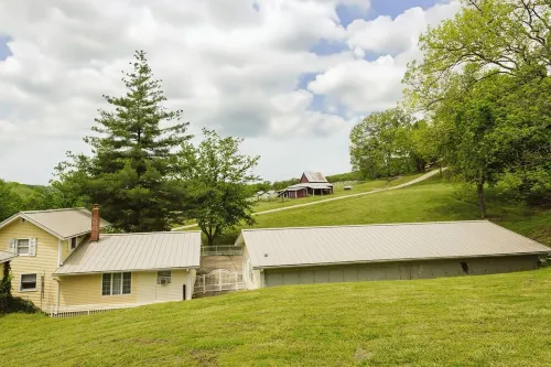 Mountain Majesty ~ Country elegance at its best! Hotels in Madison County