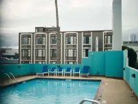 SoMa House – No Resort Fee - Pool