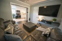 Walk to the Silos! 3 Bed 1960's Bungalow near Baylor