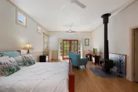 Barney Creek Vineyard Cottages Hotels in Lamington