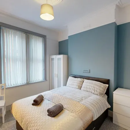 Central Stunning 3-Bed House - Free Parking