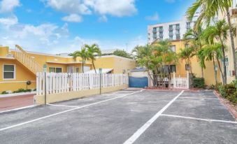 Cozy Corner Beach Apartment