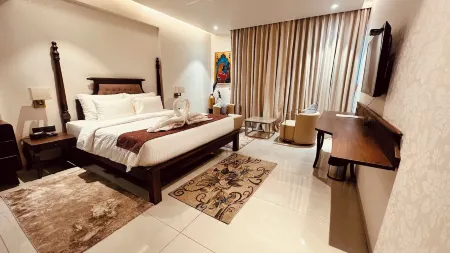 Pride Elite Daman Отели рядом с достопримечательностью «Мирасол Лейк Гарден»