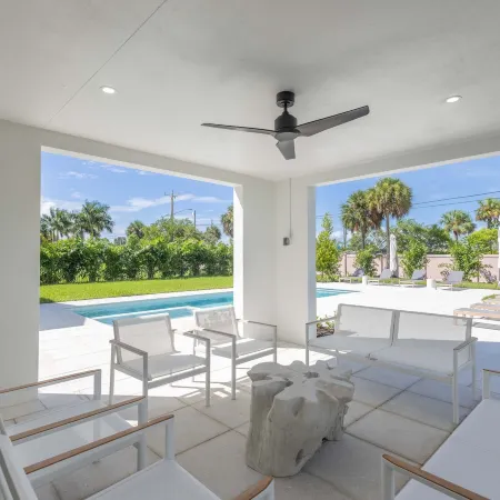 Brand New Catchlight House With Private Pool