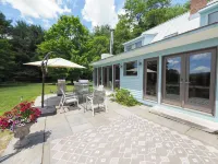 Charming 6 Bdrm Countryside Stay, Sauna and HotTub