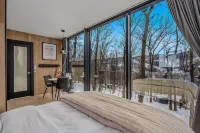Mirror Villas - Modern Retreat with Private Hot Tubs and Mountain View