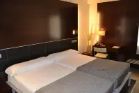 Hotel Ceuta Puerta de Africa Hotel dekat Estatua de Hércules