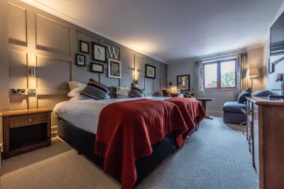 Crown Hotel Hotels in Runnymede District
