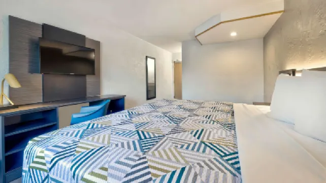 Motel 6 Milwaukee, WI - Glendale