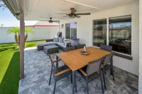 Peoria Oasis on Golf Course: Pool & Putting Green!