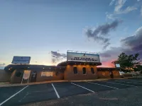 Raptor Ranch Hotels in Williams
