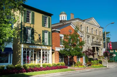 The Shaw Club Hotel Hotels near Floral Clock