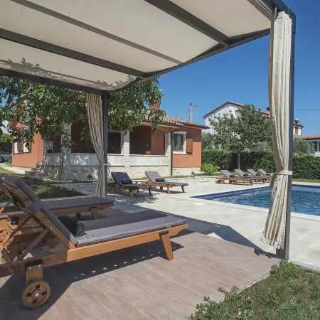 Villa in Peroj with Pool